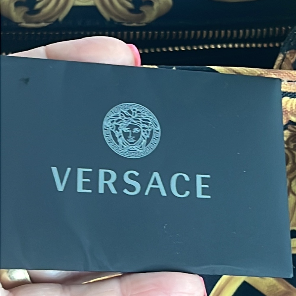 New Versace bag with detachable strap, dust, bag, and papers - Picture 8 of 10
